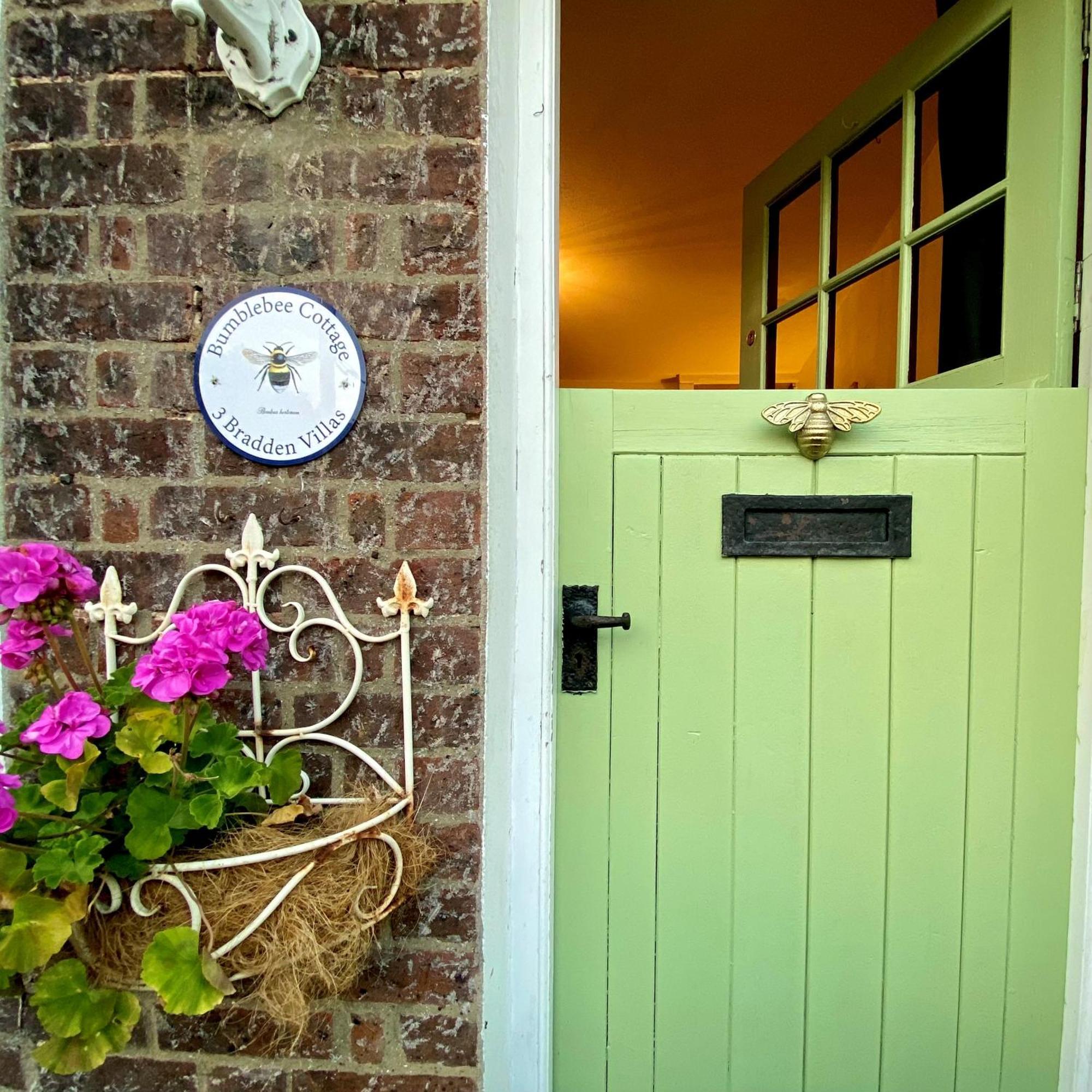 Bumblebee Cottage - Cosy Cottage In Area Of Outstanding Natural Beauty هيميل هيمبستيد المظهر الخارجي الصورة